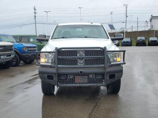 2017 RAM 2500 Tradesman Crew Cab 4x4 8' Box