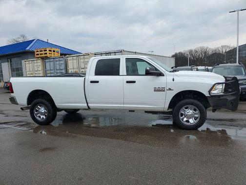 2017 RAM 2500 Tradesman Crew Cab 4x4 8' Box