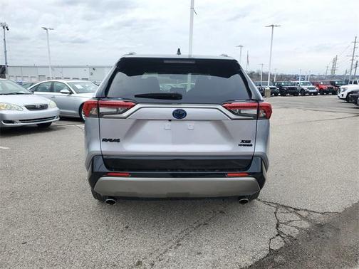 2022 Toyota RAV4 Hybrid SE