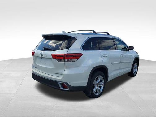 Blizzard Pearl 2017 Toyota Highlander Limited