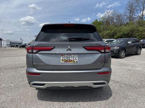 Gray 2024 Mitsubishi Outlander SE 2.5 S-AWC