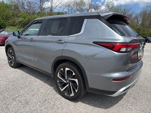 Gray 2024 Mitsubishi Outlander SE 2.5 S-AWC