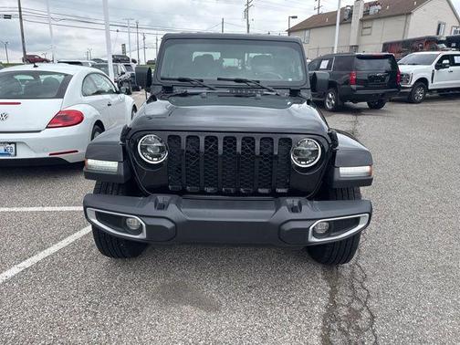 Black Clearcoat 2022 Jeep Gladiator Sport S