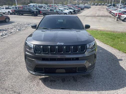 Granite Crystal Metallic Clearcoat 2023 Jeep Compass Sport