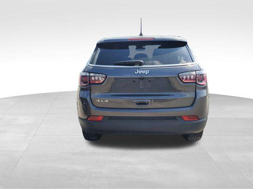 Granite Crystal Metallic Clearcoat 2023 Jeep Compass Sport