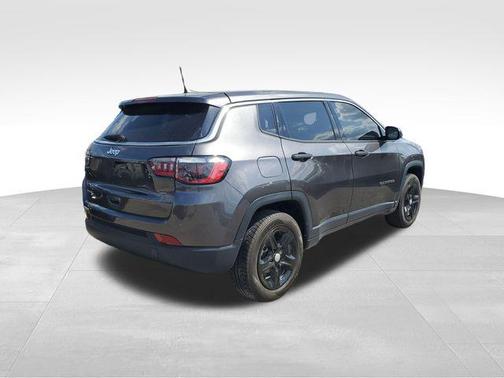 Granite Crystal Metallic Clearcoat 2023 Jeep Compass Sport