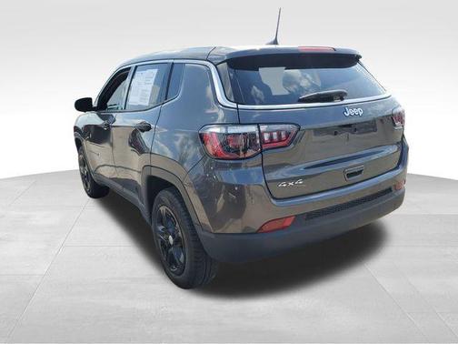 Granite Crystal Metallic Clearcoat 2023 Jeep Compass Sport