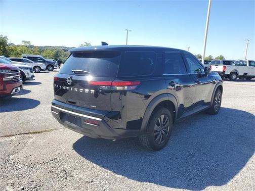 2023 Nissan Pathfinder S 4WD
