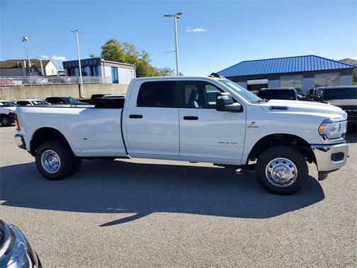 2024 RAM 3500 Big Horn Crew Cab 4x4 8' Box