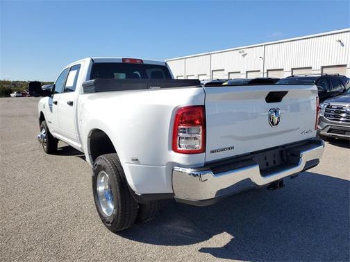 2024 RAM 3500 Big Horn Crew Cab 4x4 8' Box