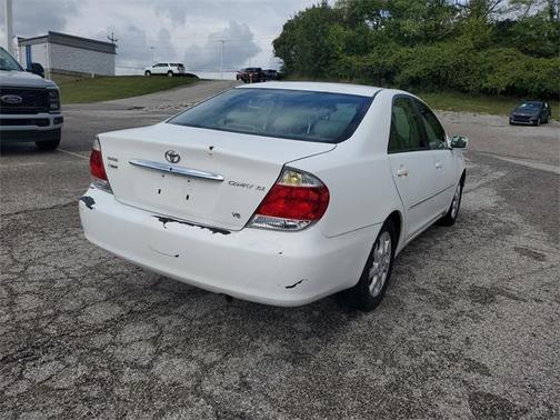 2005 Toyota Camry LE V6