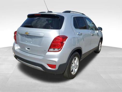 Silver Ice Metallic 2020 Chevrolet Trax LT