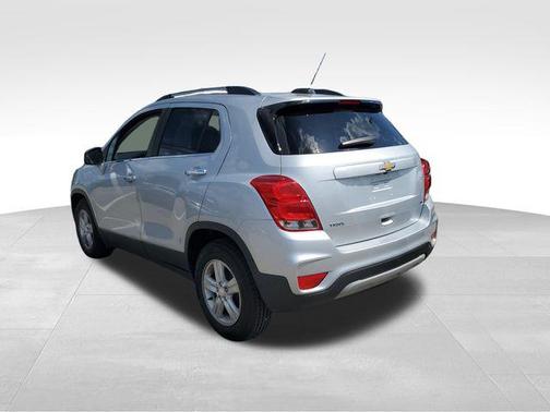 Silver Ice Metallic 2020 Chevrolet Trax LT