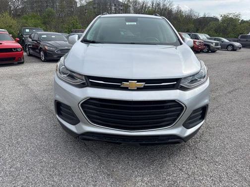 Silver Ice Metallic 2020 Chevrolet Trax LT