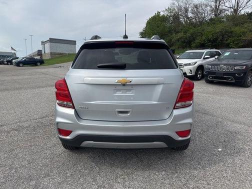 Silver Ice Metallic 2020 Chevrolet Trax LT