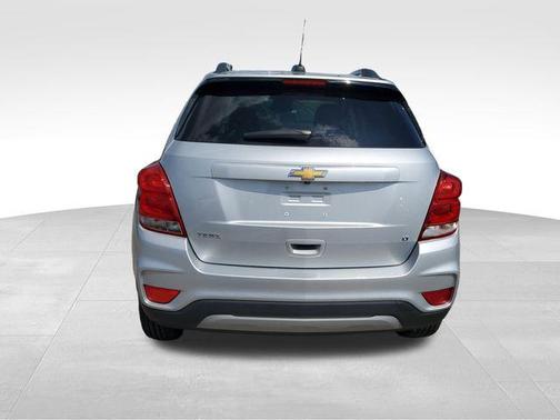 Silver Ice Metallic 2020 Chevrolet Trax LT