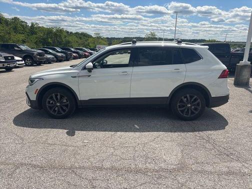 White 2022 Volkswagen Tiguan 2.0T SE