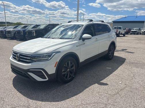 White 2022 Volkswagen Tiguan 2.0T SE