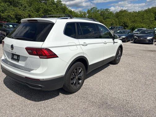 White 2022 Volkswagen Tiguan 2.0T SE