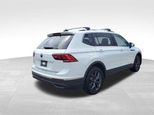 White 2022 Volkswagen Tiguan 2.0T SE