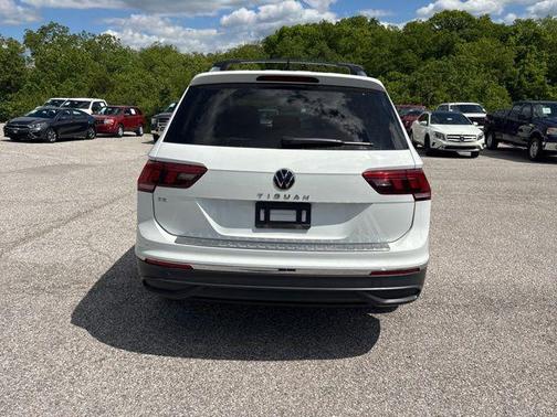 White 2022 Volkswagen Tiguan 2.0T SE