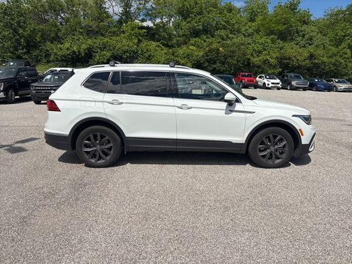 White 2022 Volkswagen Tiguan 2.0T SE