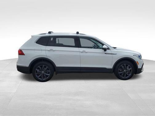 White 2022 Volkswagen Tiguan 2.0T SE