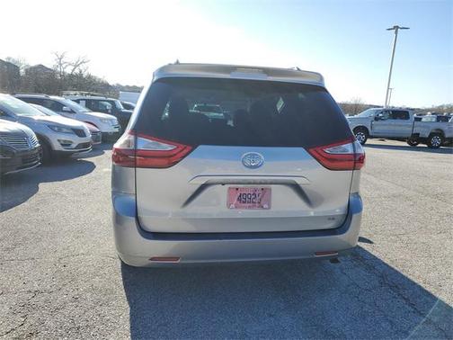 2015 Toyota Sienna LE