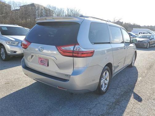2015 Toyota Sienna LE