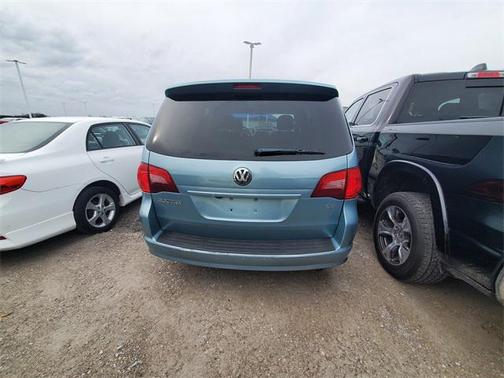 2010 Volkswagen Routan SE
