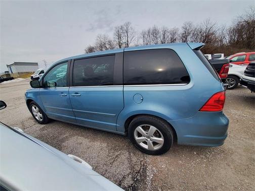 2010 Volkswagen Routan SE