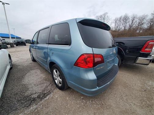 2010 Volkswagen Routan SE