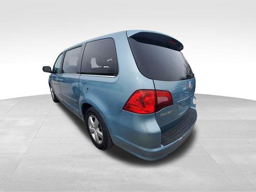 2010 Volkswagen Routan SE