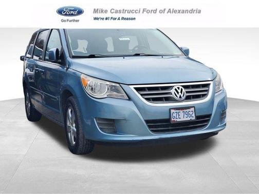 2010 Volkswagen Routan SE