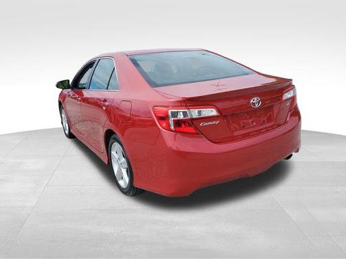 Barcelona Red Metallic 2014 Toyota Camry SE