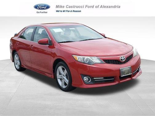 Barcelona Red Metallic 2014 Toyota Camry SE