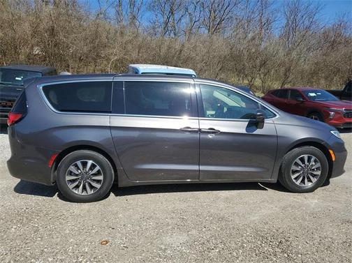 2022 Chrysler Pacifica Hybrid Touring L