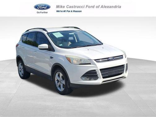 White Platinum Clearcoat Metallic 2015 Ford Escape SE