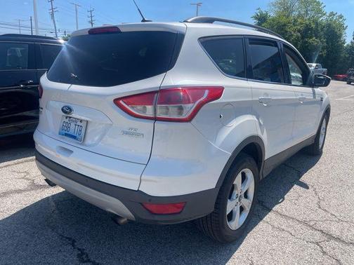 White Platinum Clearcoat Metallic 2015 Ford Escape SE
