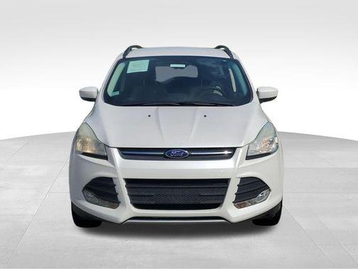 White Platinum Clearcoat Metallic 2015 Ford Escape SE