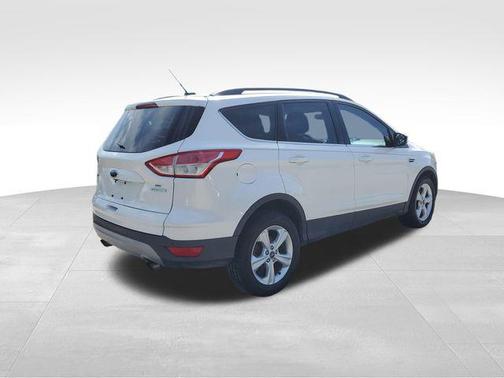 White Platinum Clearcoat Metallic 2015 Ford Escape SE