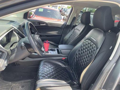 Carbonized Gray Metallic 2021 Ford Edge SE