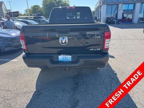 2022 RAM 2500 Tradesman Crew Cab 4x4 6'4' Box