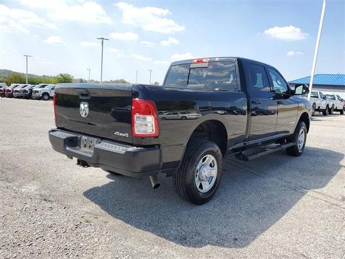 2022 RAM 2500 Tradesman Crew Cab 4x4 6'4' Box