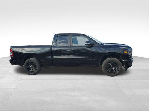 Diamond Black Crystal Pearlcoat 2022 RAM 1500 Big Horn/Lone Star