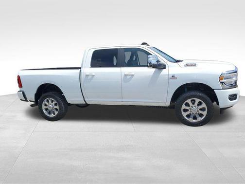 Bright White Clearcoat 2023 RAM 2500 Laramie Crew Cab 4x4 6'4' Box