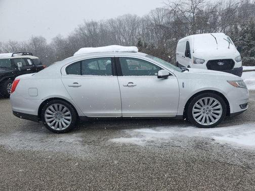 2015 Lincoln MKS Base