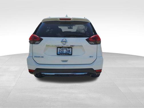 Glacier White 2017 Nissan Rogue SV