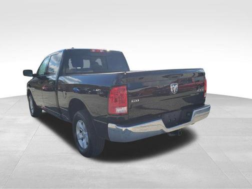 Diamond Black Crystal Pearlcoat 2020 RAM 1500 Classic SLT