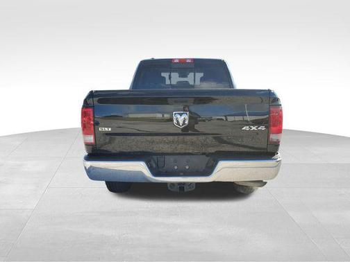 Diamond Black Crystal Pearlcoat 2020 RAM 1500 Classic SLT